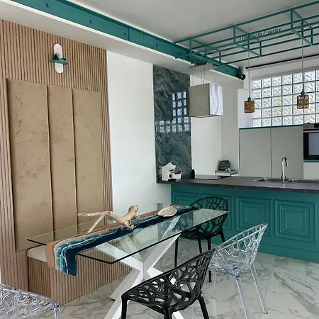 Blu Caprice Naples